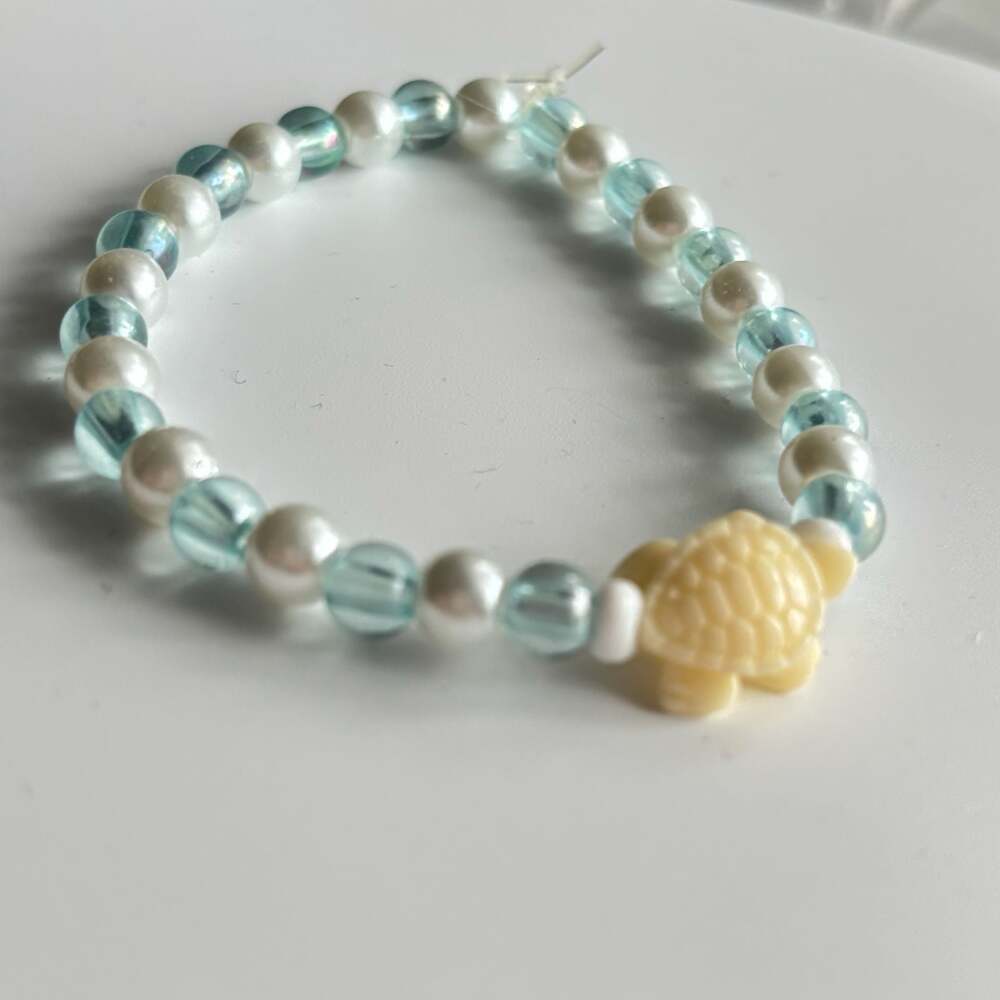 Beaded Turtle Charm Bracelet with Blue and White Faux Pearl Beads - Picture 3 of 8
